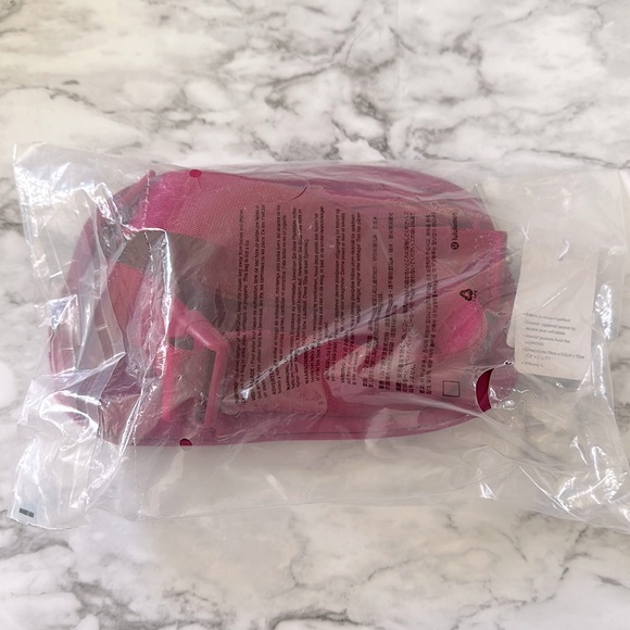 NWT lululemon everywhere belt bag - Wild Berry - OS - Picture 2 of 3